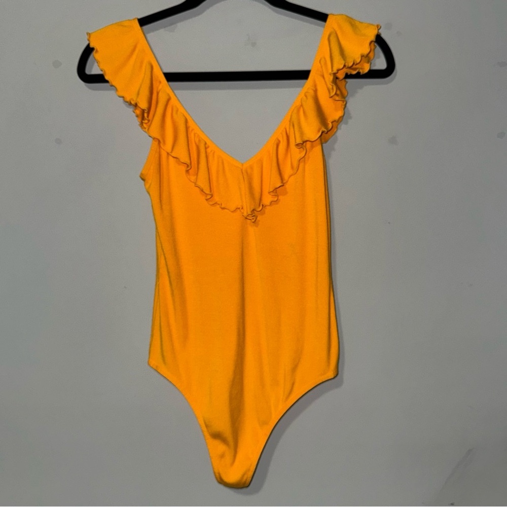 Wilfred Aritzia Womens Ribbed Ruffle V-Neck Thong Bodysuit Marigold Large